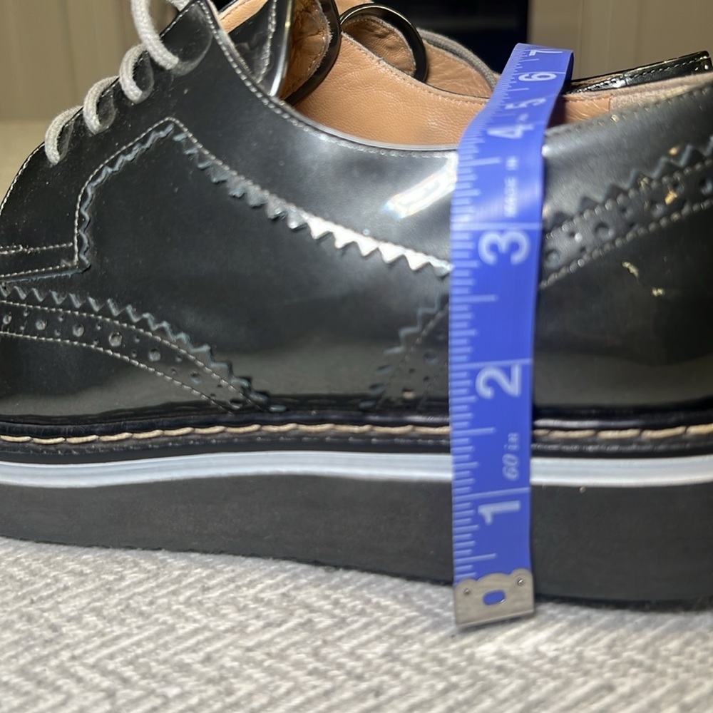 Browns Couture metallic wing tip brogue shoes. Size 8. - Picture 8 of 10